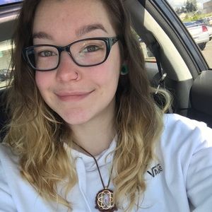 Meet your Posher, Crystal